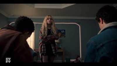 Chucky_S02E01_mkv2010.jpg