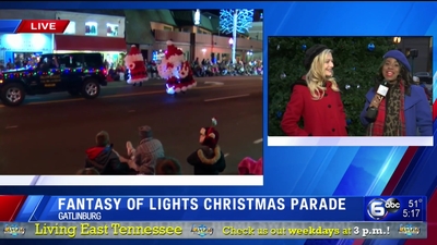 2019-12-06_-_Fantasy_of_Lights_Parade_mp40248.jpg